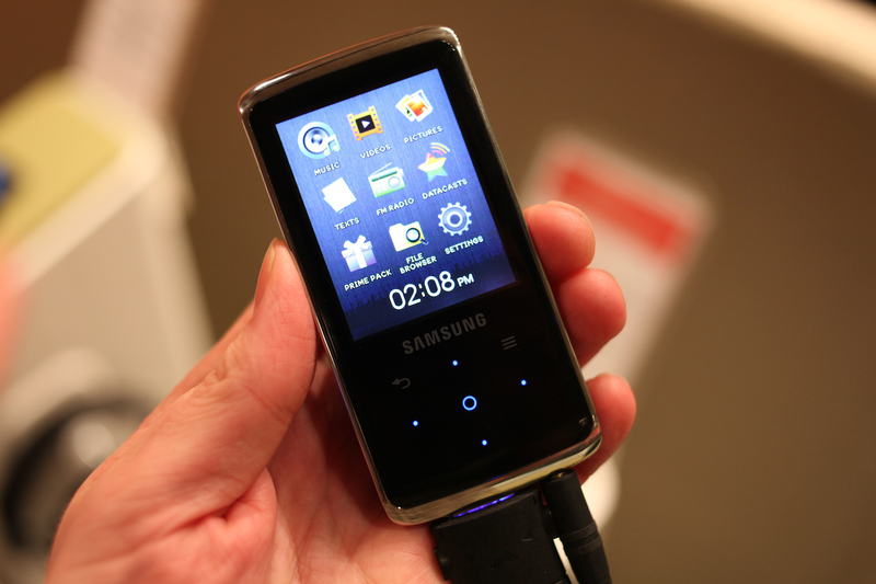 Illustration for article titled Video Hands On: Samsung's New Q2 and U5 MP3 Players